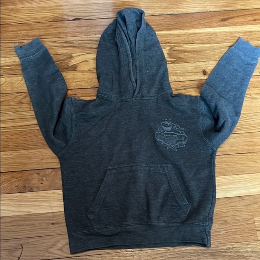 Cape cod kids waterpark shark hoodie medium
